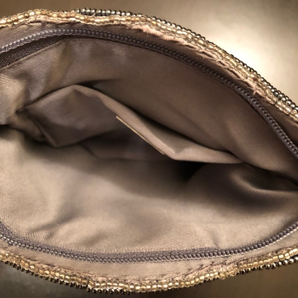 Vintage Sophistique Silver Beaded Crossbody Purse - Picture 9 of 10